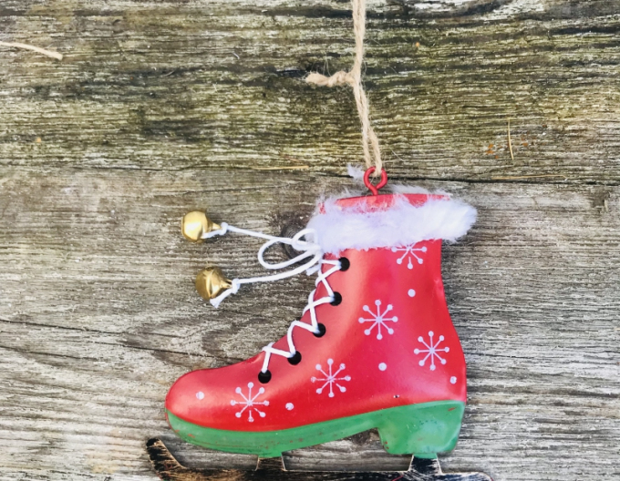 Patine metalice decorative pentru agățat roșu