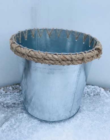 Ghiveci ornamental de tablă