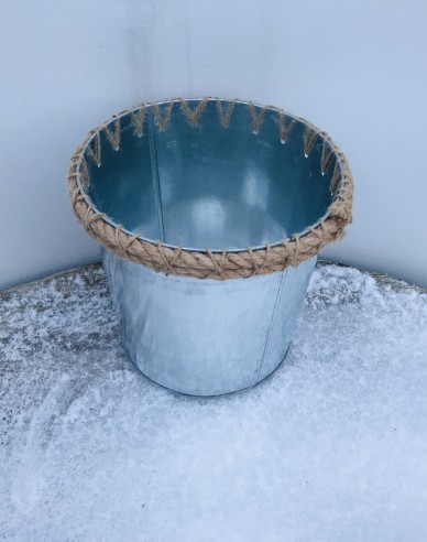 Ghiveci ornamental de tablă
